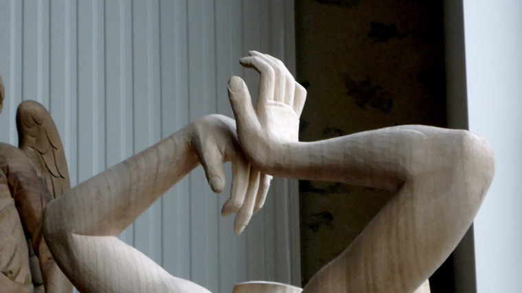Sculpture cambrure detail bras et mains