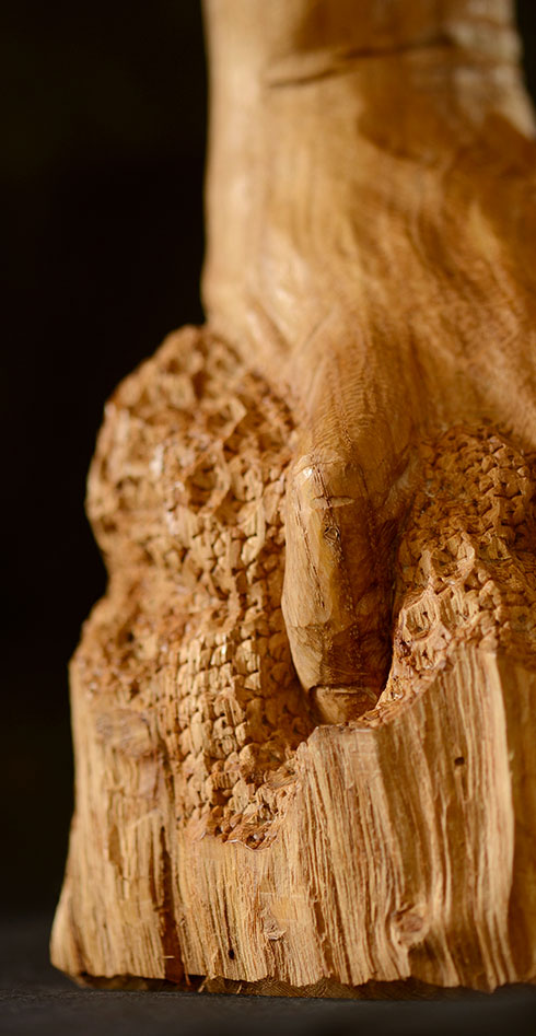 Sculpture bois d'une main