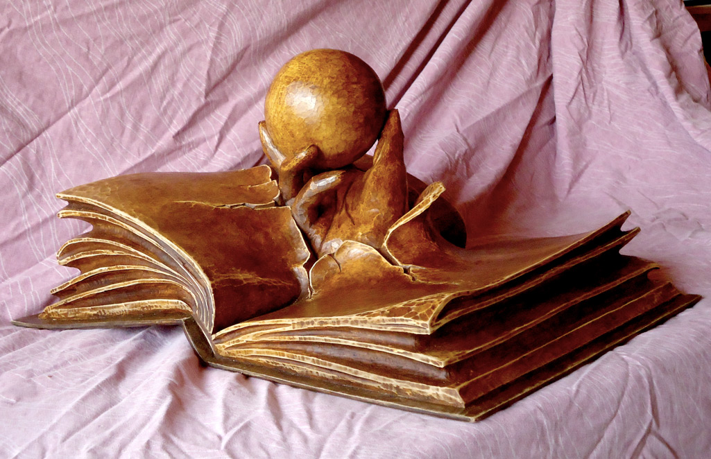 sculpture livre : main qui sort d'un livre BM