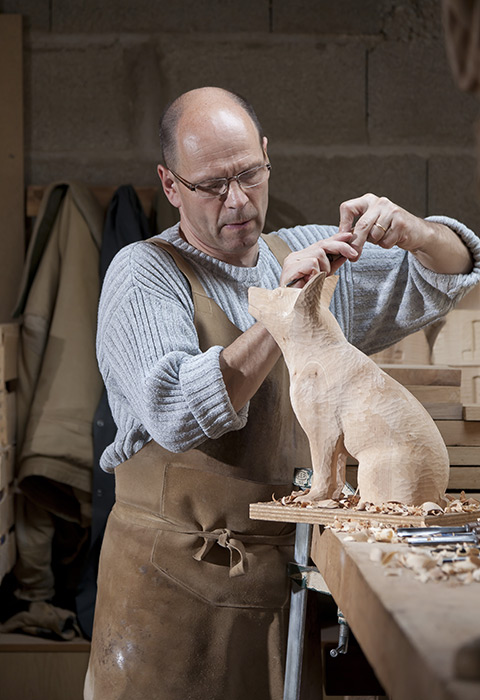 La sculpture sur bois de l'artiste contemporain Bruno Minguet