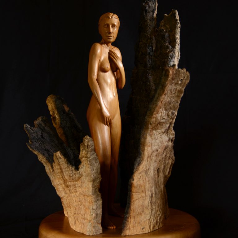 Sculpture de femme nue libérée