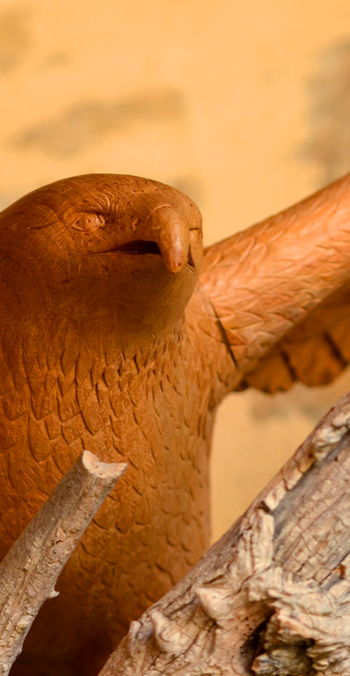 Aigle sculpté vue de face