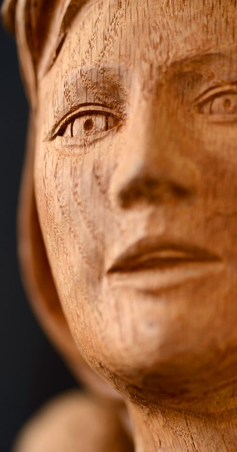 Regard de l'ange en bois