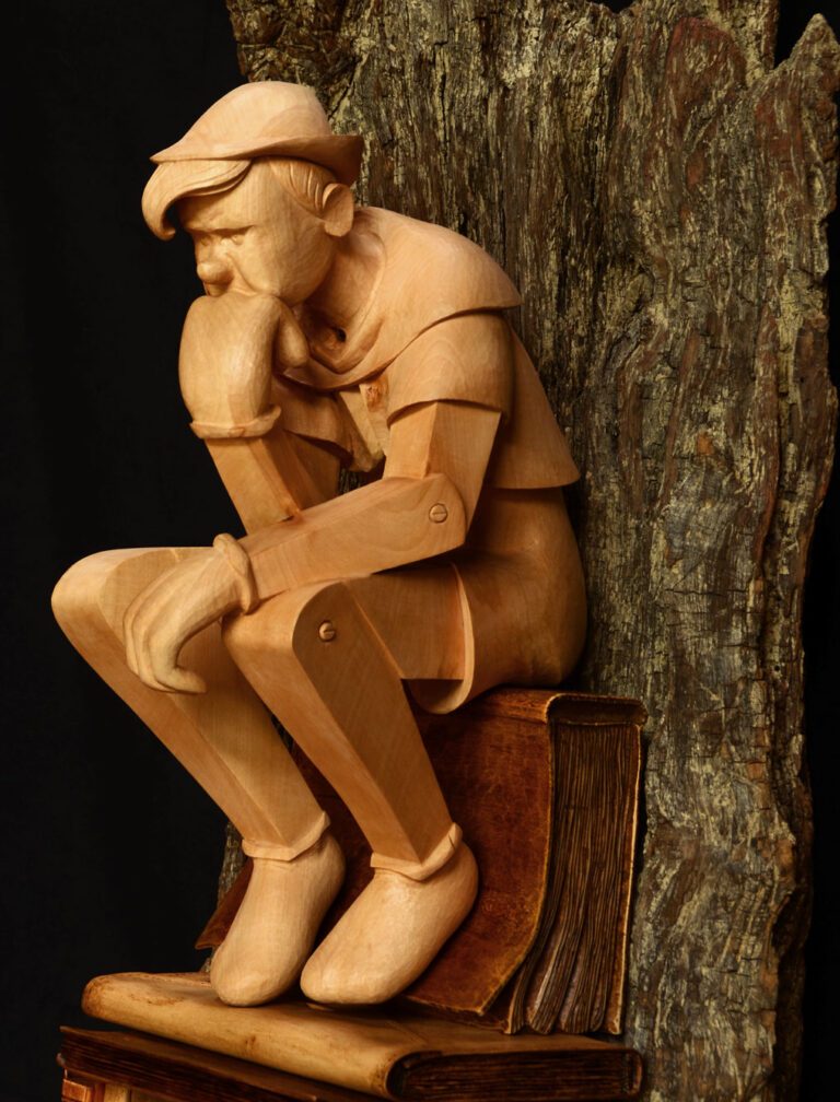 Sculpture bois d'un Pinocchio penseur